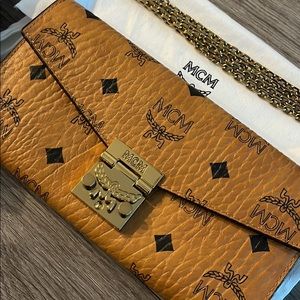 MCM Patricia Visetos Wallet-on-Chain